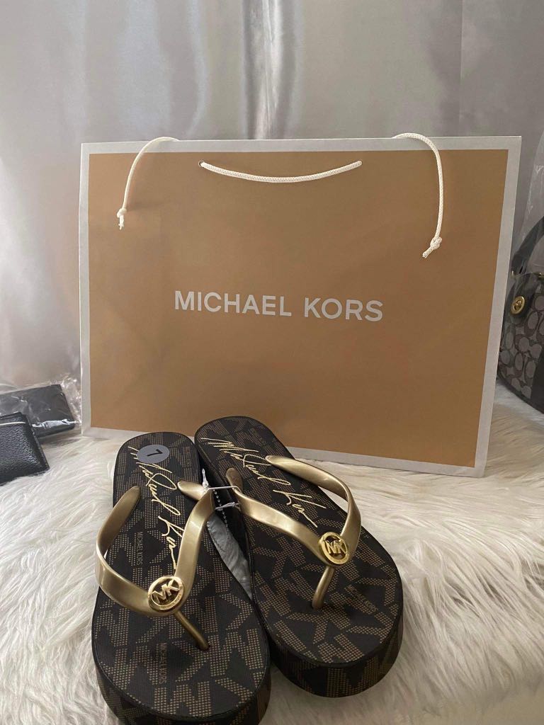 Michael kors online platform flip flops