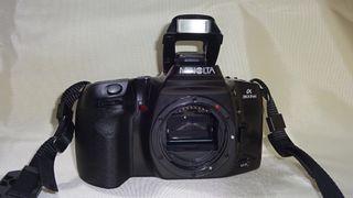 Minolta 303si Film SLR Camera with Minolta AF Zoom Xi 28-80mm f4(22)~5.6 lens