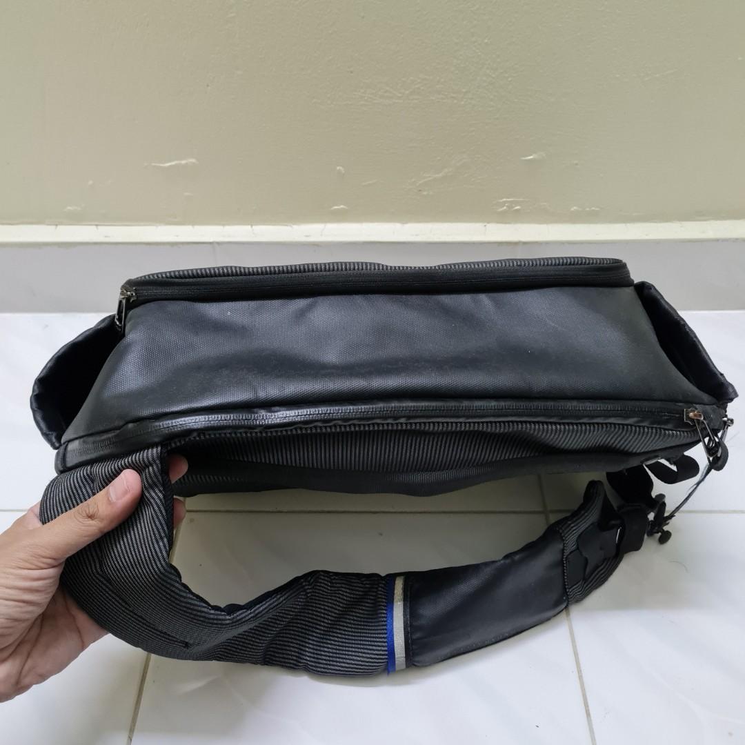 NIID Decode Sling Bag