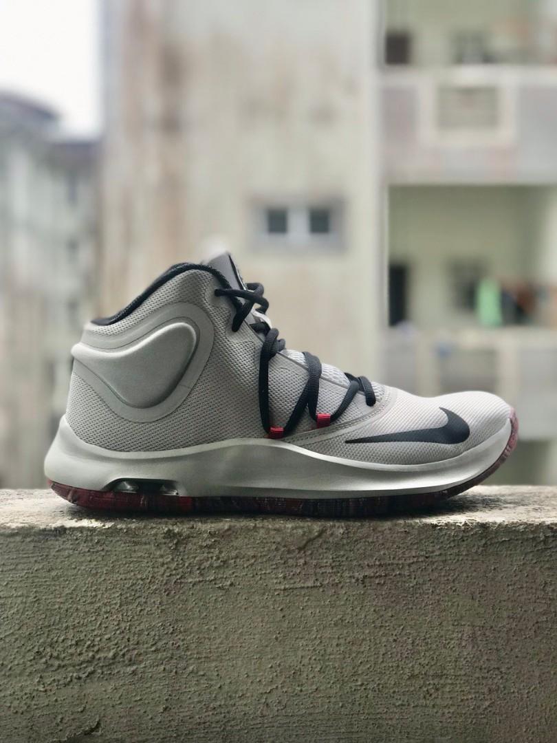 Nike air versitile online 11