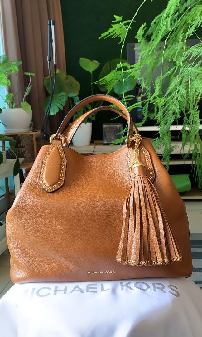 Original Michael Kors Brown leather Tote bag w free gift, Women's Fashion,  Bags & Wallets, Purses & Pouches on Carousell