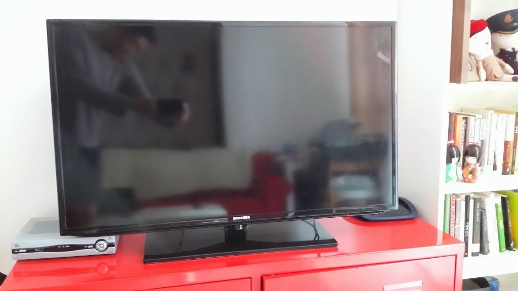 hugge give lette Samsung LED TV 40 inch UN40F5030AF & Google Chromecast, TV & Home  Appliances, TV & Entertainment, TV on Carousell