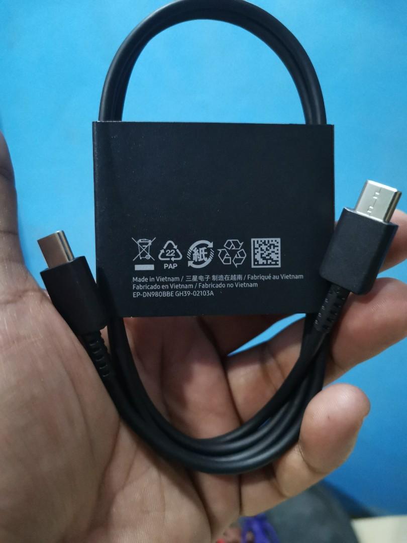 Samsung USB C to type C cable (Category: Chargers & Cables) located in Manila. Submitted by sxam0512 (Listing ID 1133833941, Image 2). Description: Samsung cable usb C to type C Unused cable 1 meter Color black Location: QC Batasan Pick up or delivery OR PM for shopee link Text or viber @ 09302942644.
