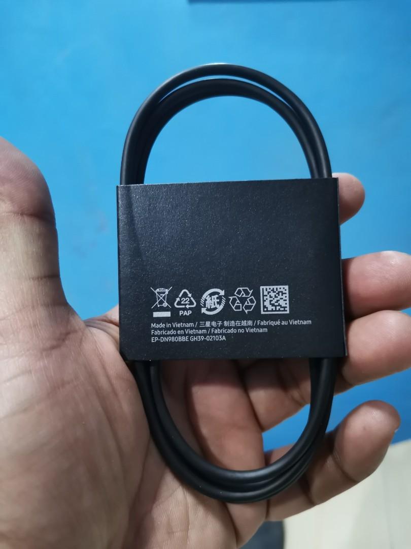 Samsung USB C to type C cable (Category: Chargers & Cables) located in Manila. Submitted by sxam0512 (Listing ID 1133833941, Image 1). Description: Samsung cable usb C to type C Unused cable 1 meter Color black Location: QC Batasan Pick up or delivery OR PM for shopee link Text or viber @ 09302942644.