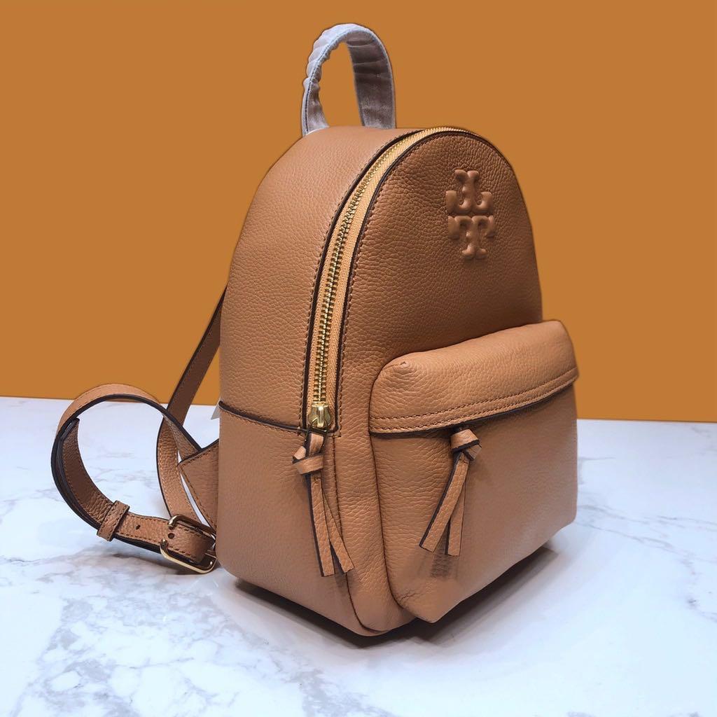 Brand: T.O.R.Y B.U.R.C.H Thea Mini Leather Backpack *Style Number: 78711  *Dimensions: 21 x 26 x 11 Cm *Material: Leather *Color:…
