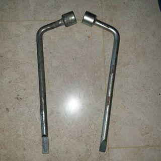 Tyre wrenches