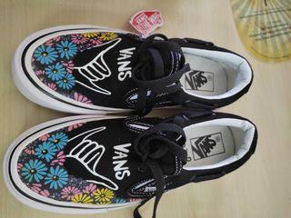 Vans slip on black floral lace
