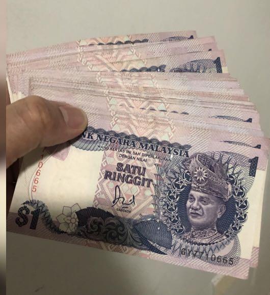 6th Rm1 (Category: Currency) located in Singapore. Submitted by winwin95 (Listing ID 1134056621, Image 1). Description: 6th RM1 × 100 notes Condition: Extremely Fine.