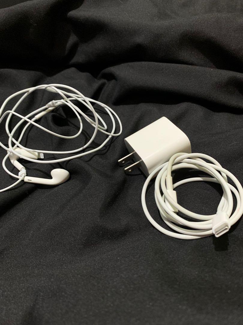 APPLE ACCESSORIES. (Category: Chargers & Cables) located in Manila. Submitted by itsjvstjay (Listing ID 1134125771, Image 1). Description: Original Earpods, lightning cable type c and adapter. Used only once. Kasama sa box ng XSMAX. Selling it all for 1800. ALL ORIGINAL..