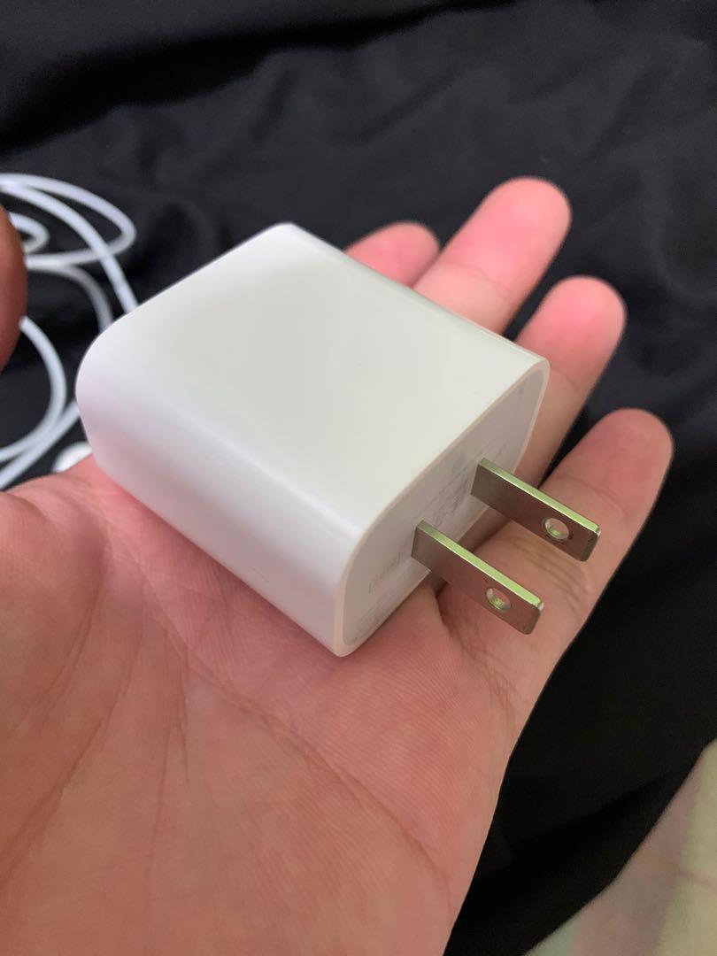 APPLE ACCESSORIES. (Category: Chargers & Cables) located in Manila. Submitted by itsjvstjay (Listing ID 1134125771, Image 3). Description: Original Earpods, lightning cable type c and adapter. Used only once. Kasama sa box ng XSMAX. Selling it all for 1800. ALL ORIGINAL..
