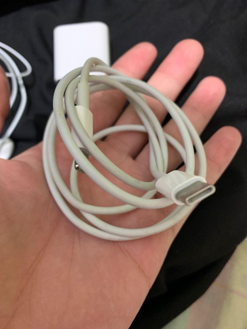 APPLE ACCESSORIES. (Category: Chargers & Cables) located in Manila. Submitted by itsjvstjay (Listing ID 1134125771, Image 2). Description: Original Earpods, lightning cable type c and adapter. Used only once. Kasama sa box ng XSMAX. Selling it all for 1800. ALL ORIGINAL..