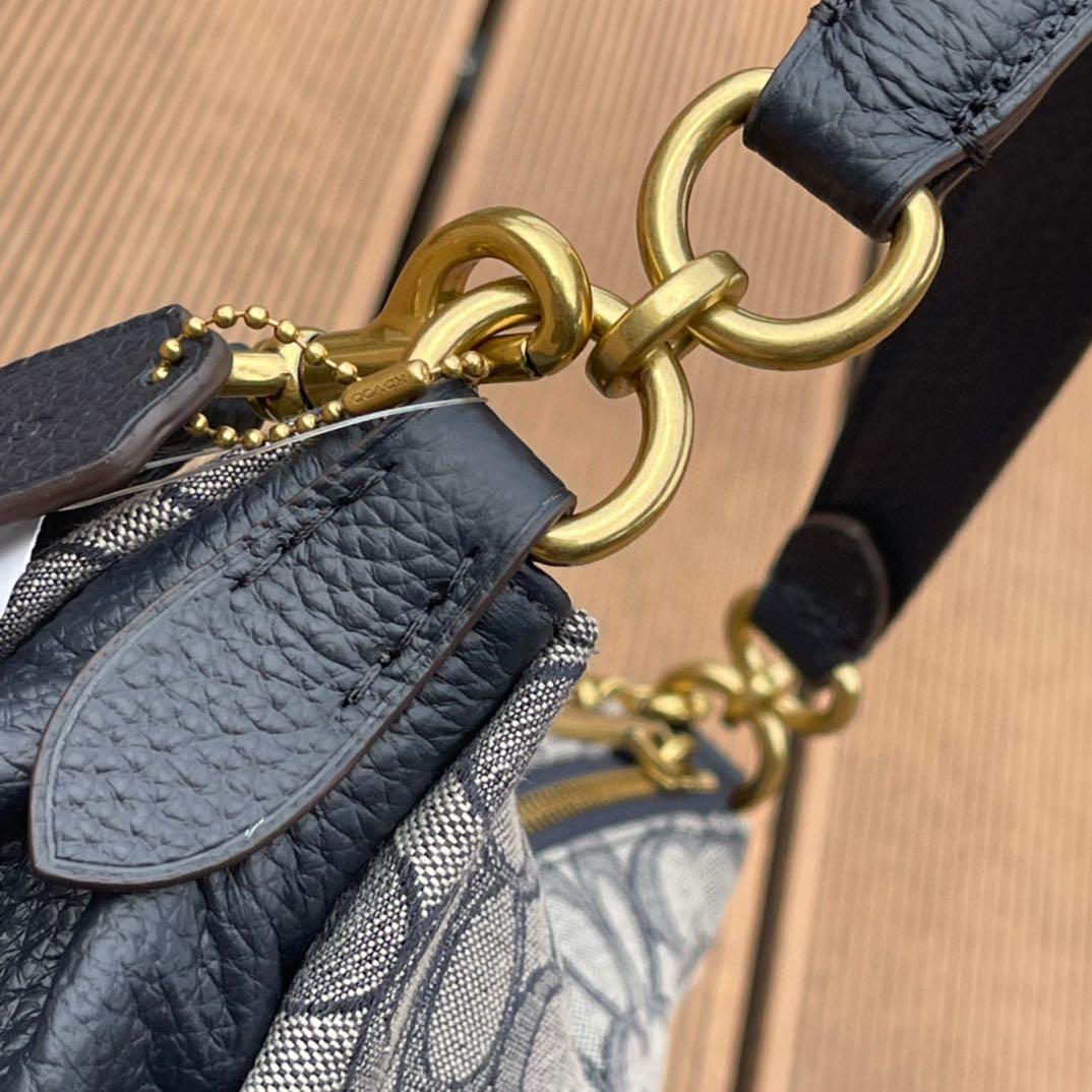 Coach Shay Crossbody In Signature Jacquard, Women's Fashion, Bags