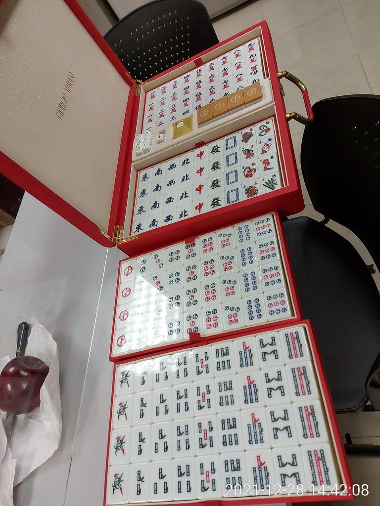 Giorgio Armani Mahjong Set 放售, 興趣及遊戲, 玩具& 遊戲類- Carousell