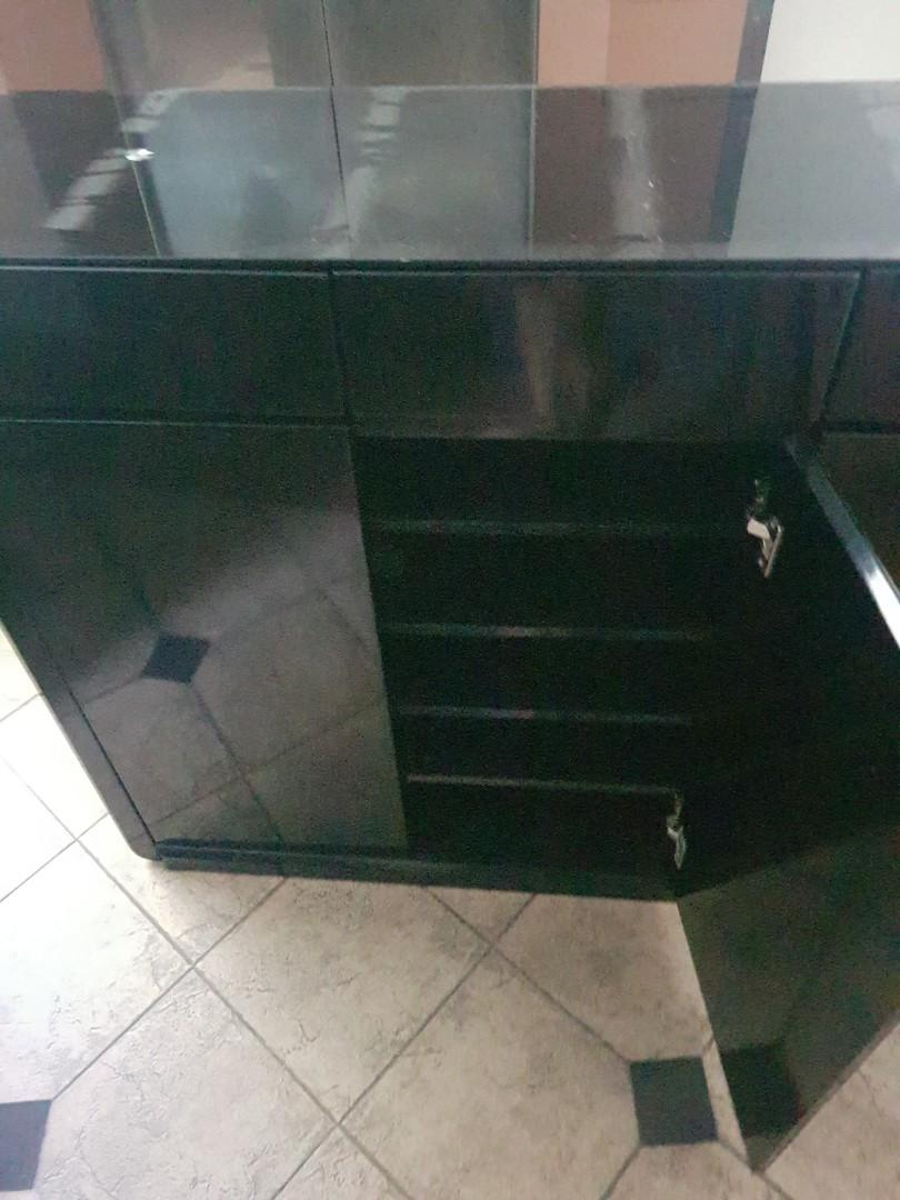 Glass top shoe bought at 350 selling at 100, Furniture & Home