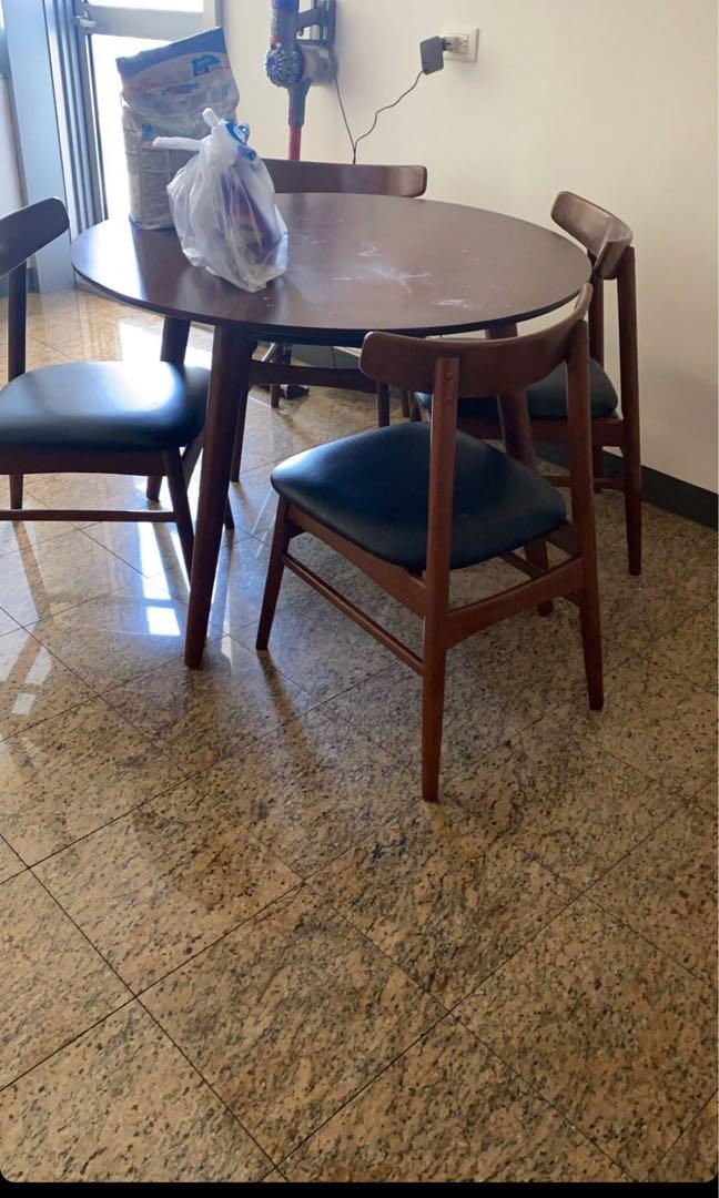 Habitat dining table and chairs top