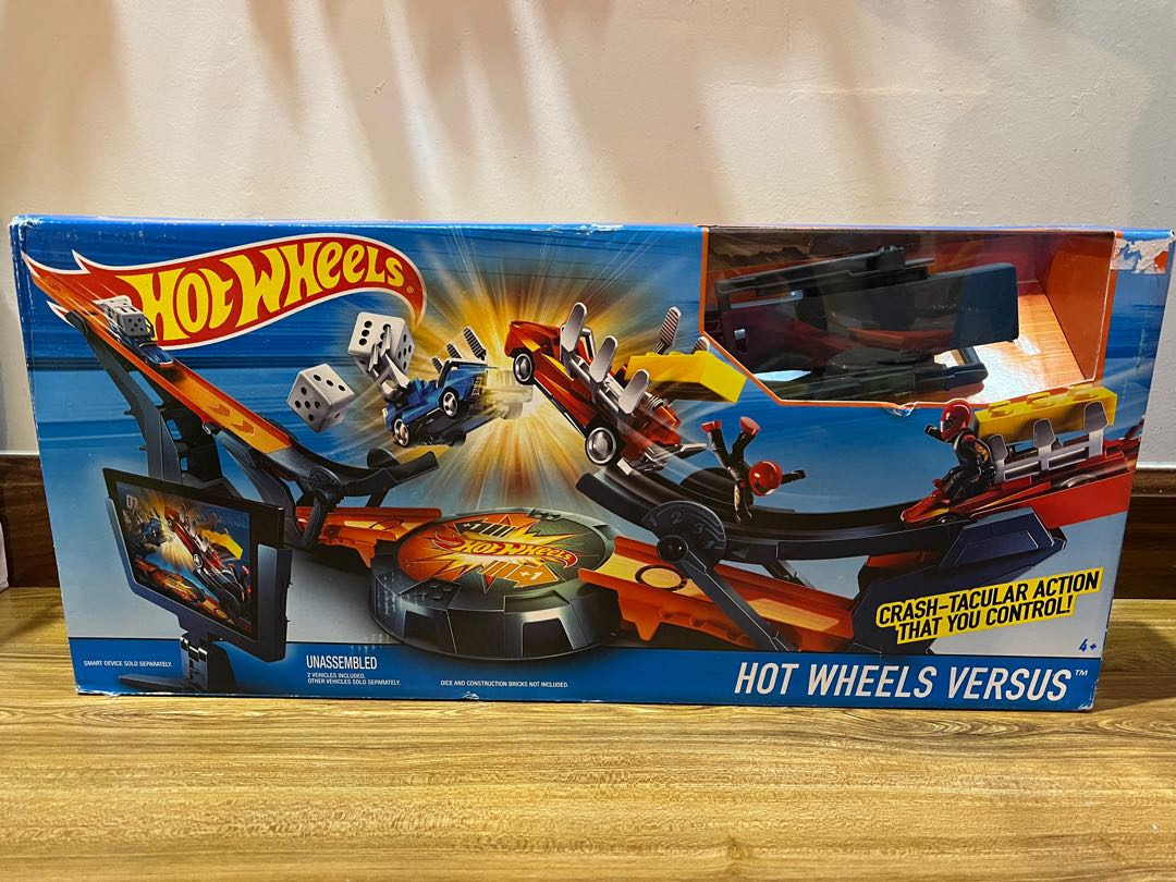 Hot Wheels Versus Track Set, Hobbies & Toys, Toys & Games on Carousell