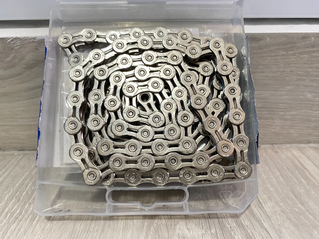 KMC X11EL Extra Light Chain - 11-Speed Silver main image 1