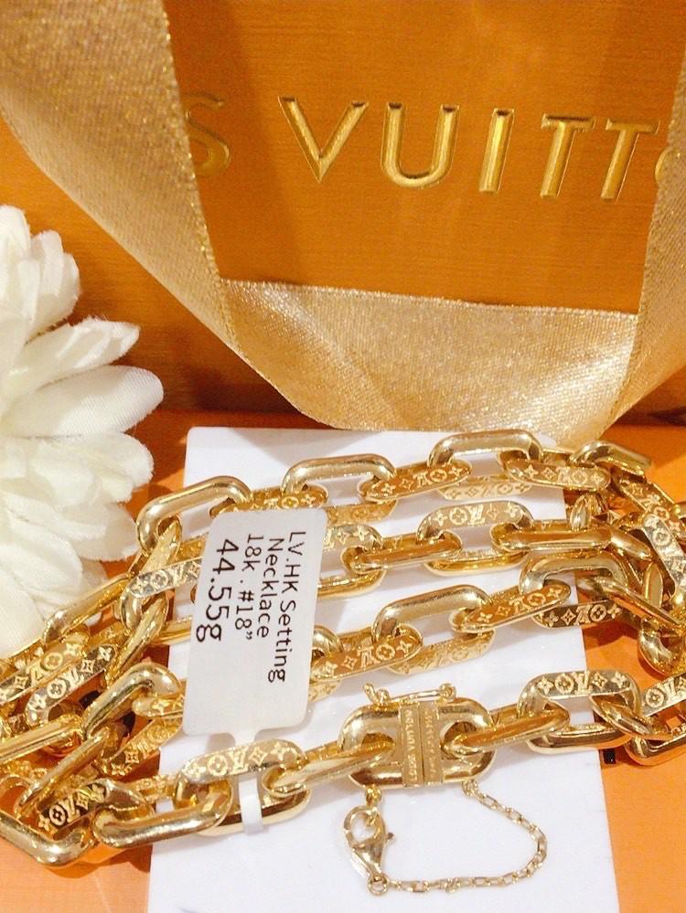 LV Edge Necklace 18-19 18k HKSETTING, Women's Fashion, Jewelry &  Organizers, Necklaces on Carousell