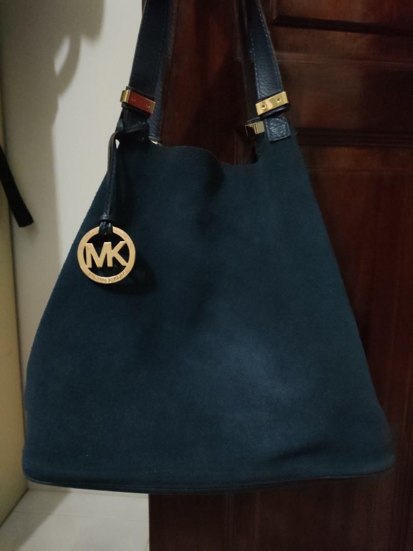 Michael Kors Colgate Reversible Grab Bag, Luxury, Bags & Wallets on  Carousell