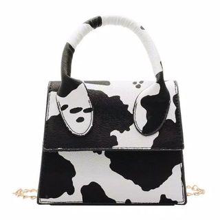 mini sling bag (motif kulit sapi)