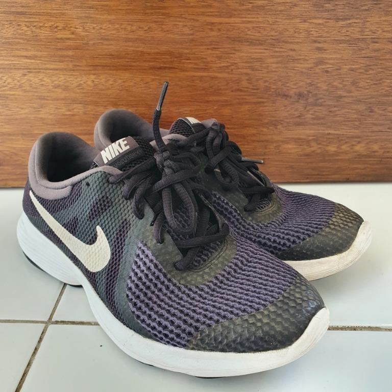 Harga sepatu nike revolution cheap 4