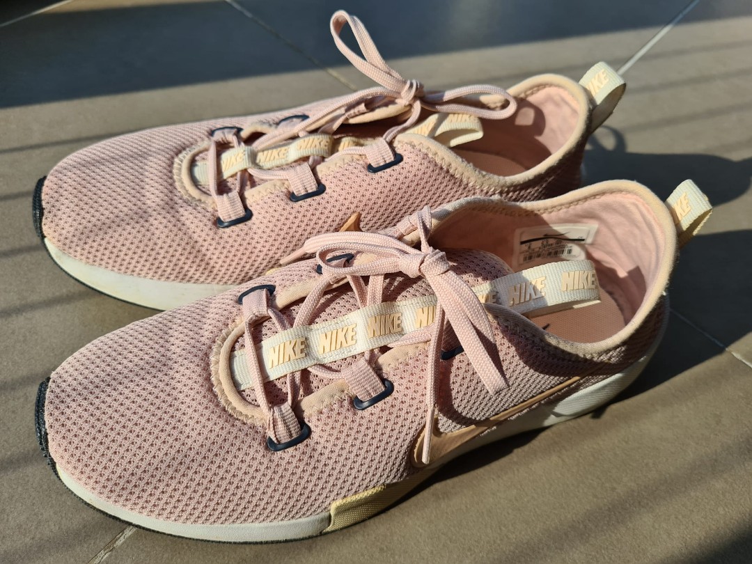 Nike shoes, Women's Fashion, Footwear, Sneakers on Carousell