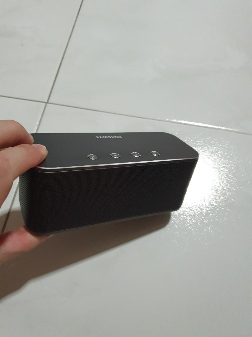 Samsung wireless speaker SB330
