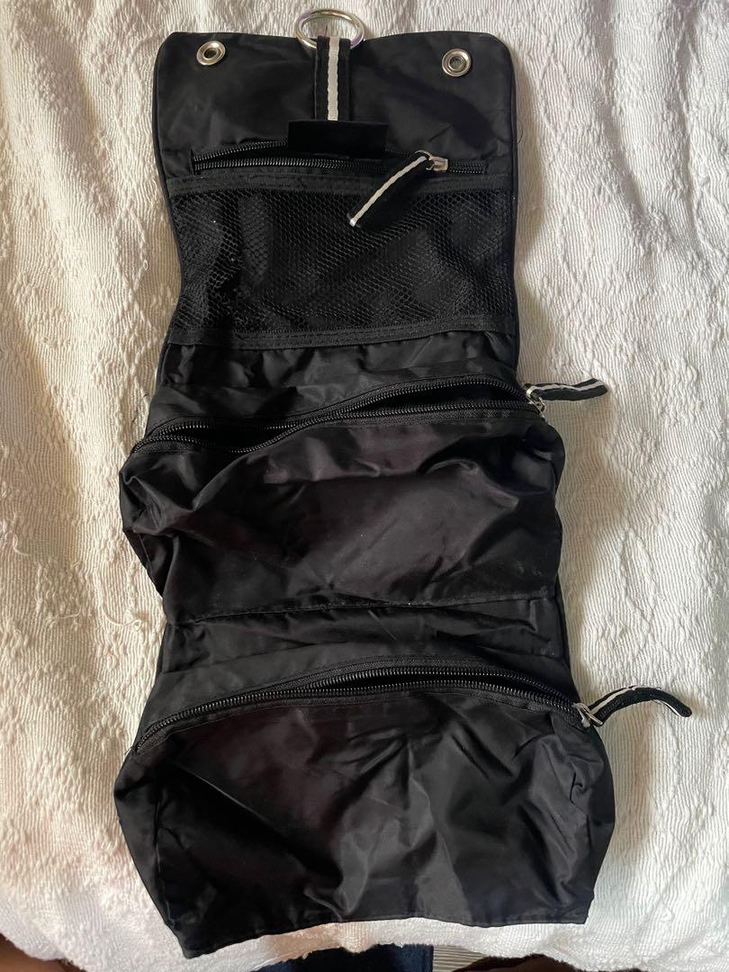 Travel kit bag (Category: Purses & Pouches) located in Taguig. Submitted by wvvlnc (Listing ID 1134040142, Image 2). Description: Decluterring, P80 only.