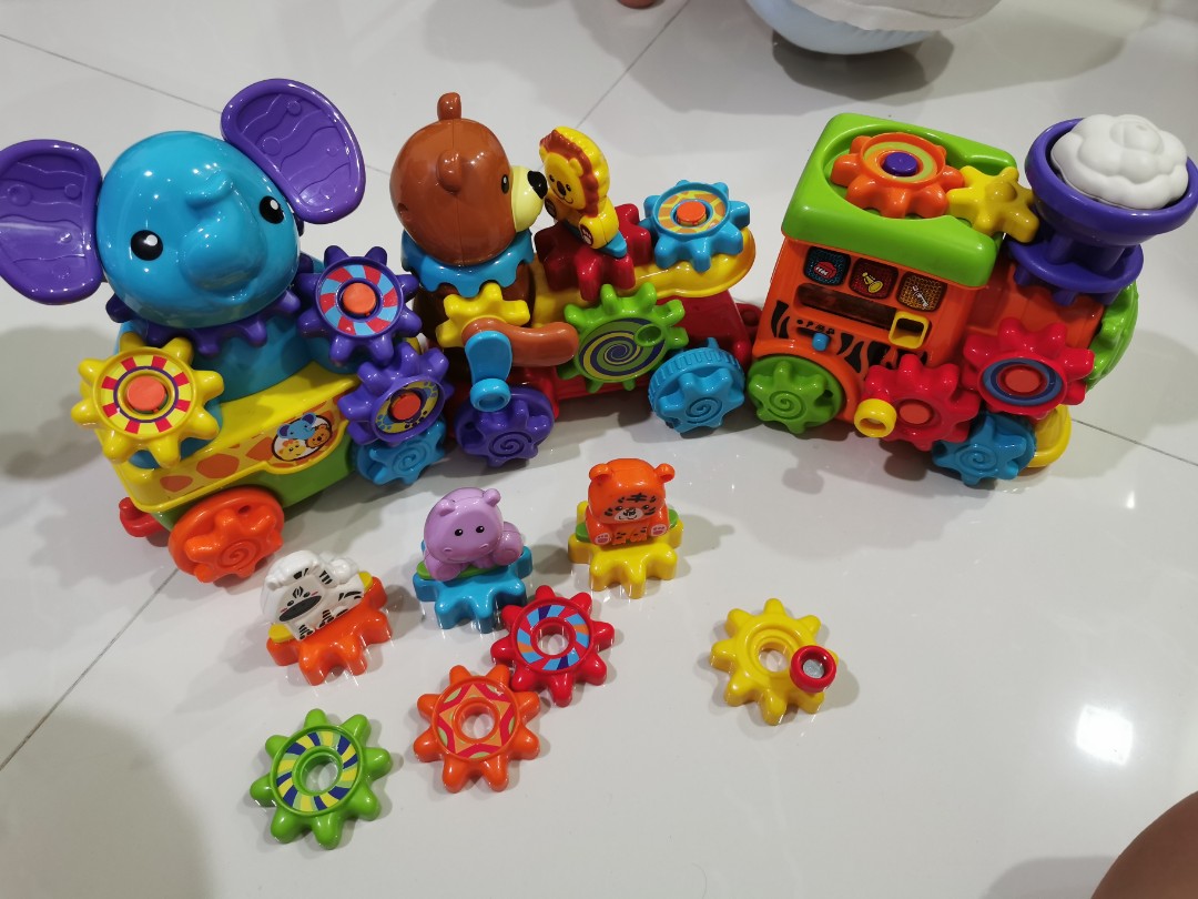 Roll and roar cheap animal train