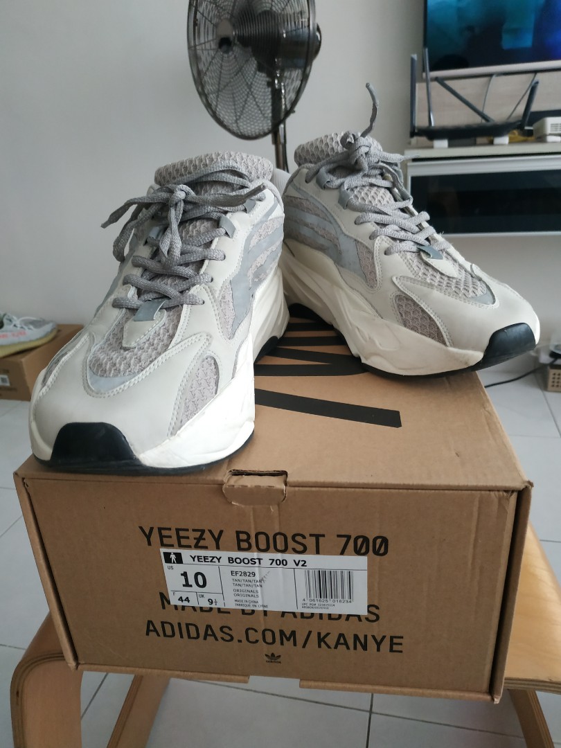 yeezy 700 size 6