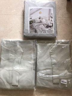 Bed sheet and curtain set