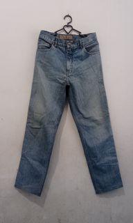 Celana jeans merk Burberry