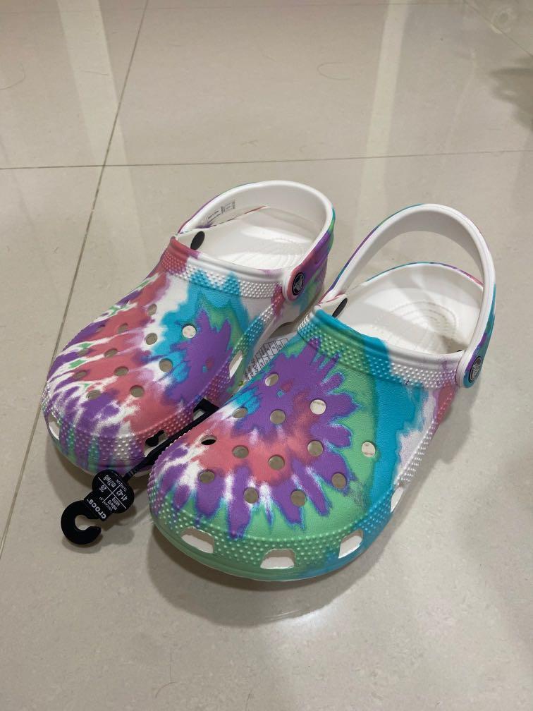 Crocs Classic Tie Dye Graphic Clog & Jibbitz, Men's Fashion, Footwear ...