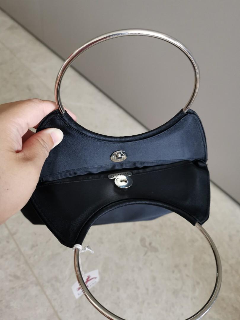 Elegant outlet pouch bag