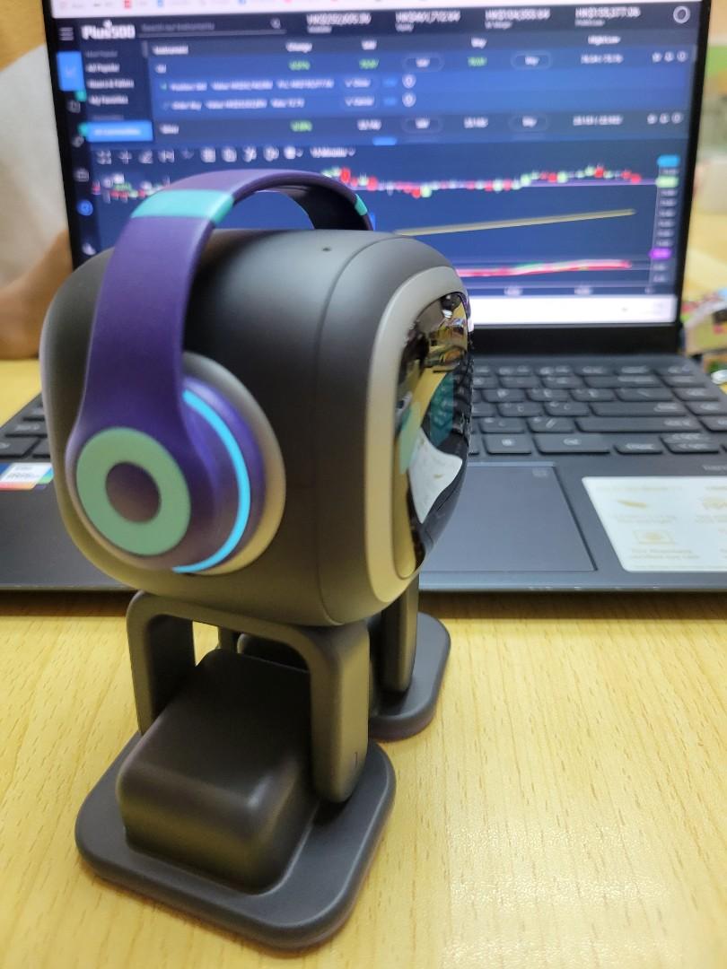 Emo, desktop ai pet by Living ai, 興趣及遊戲, 玩具 & 遊戲類 Carousell