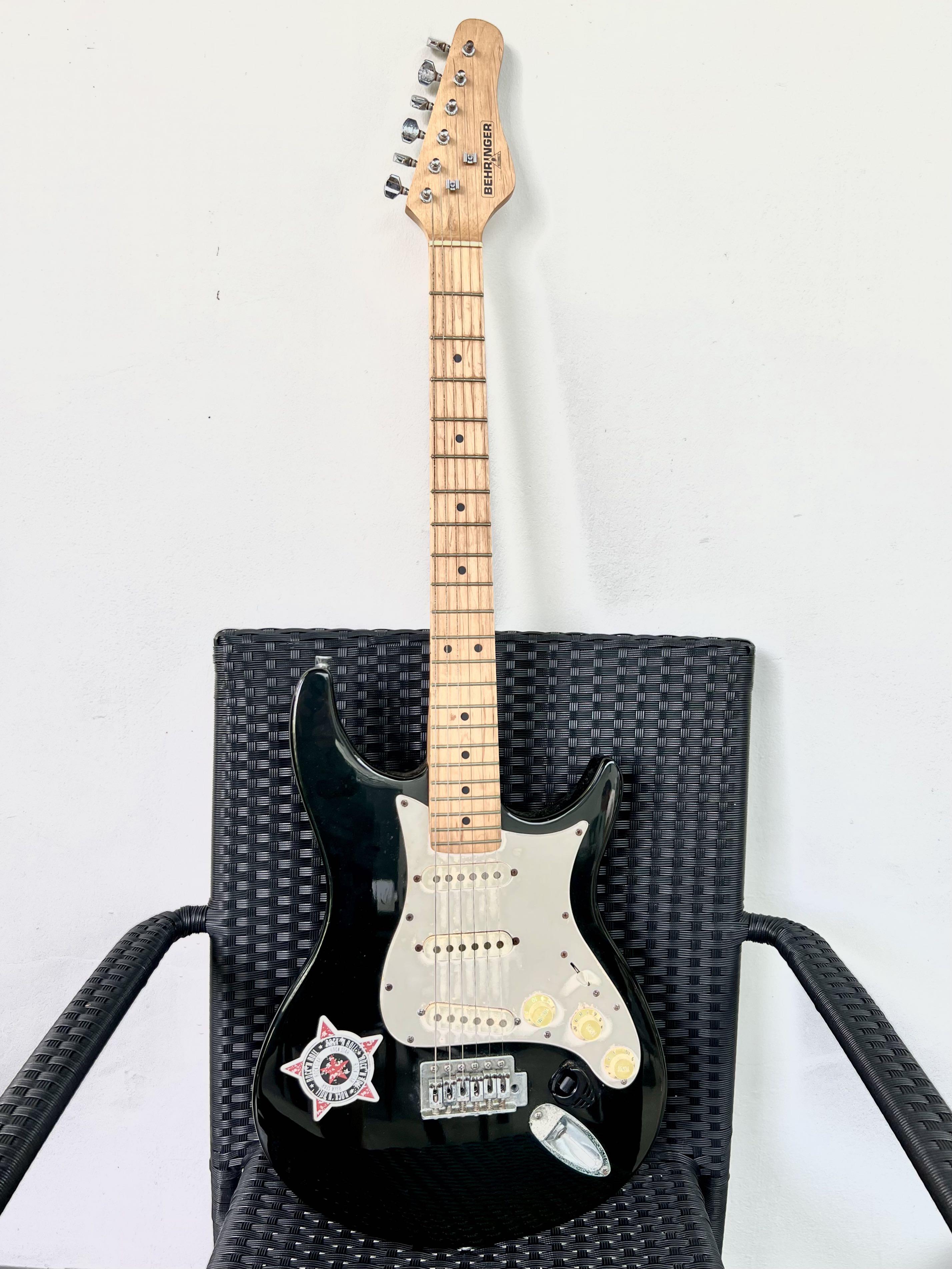 GOING CHEAP! Behringer Electric Guitar 🎸 (Used and in GREAT CONDITION