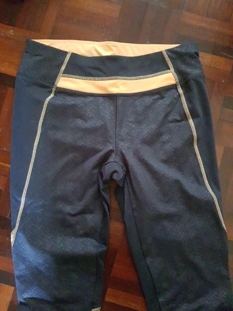 Knee length yoga pants top