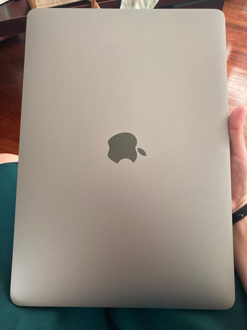 50 off MacBook Pro 2020 512GB SSD, 16GB RAM, 2 Yrs AppleCare