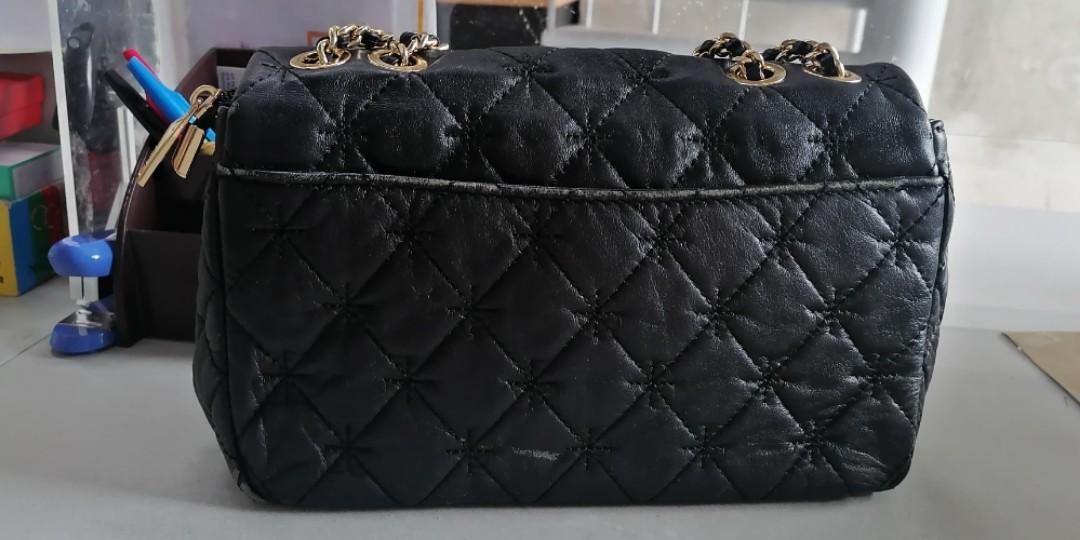 Quilted Sling bag (Category: Luxury Bags & Wallets) located in Taguig. Submitted by krsmycollections (Listing ID 1134212205, Image 2). Description: .