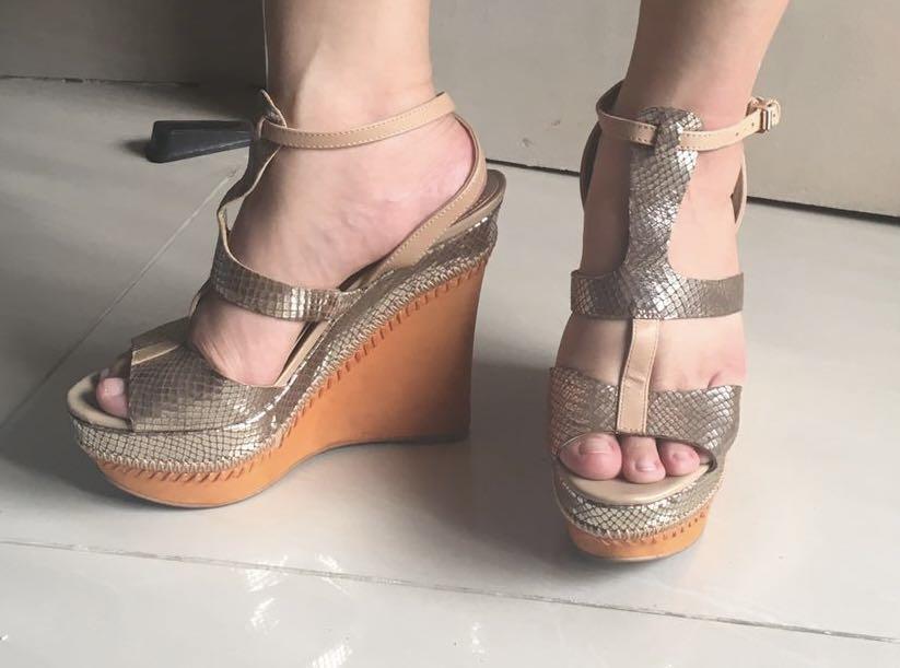 guess cork wedge sandals