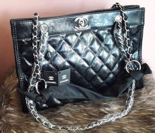 (Category: ) located in . Submitted by kcapparel (Listing ID 1134156779, Image 1). Description: .