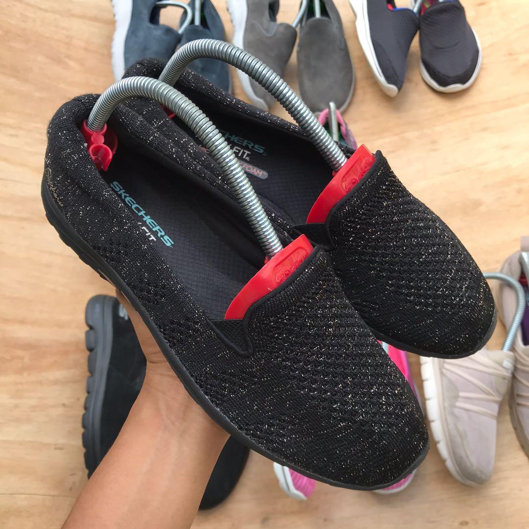Black skechers hotsell size 4.5