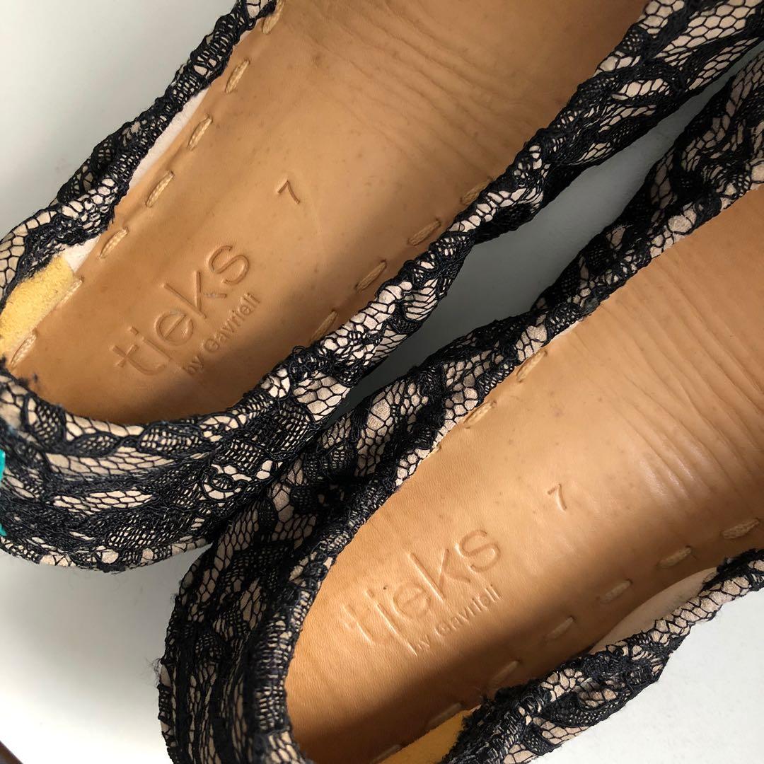 Nude lace sale tieks