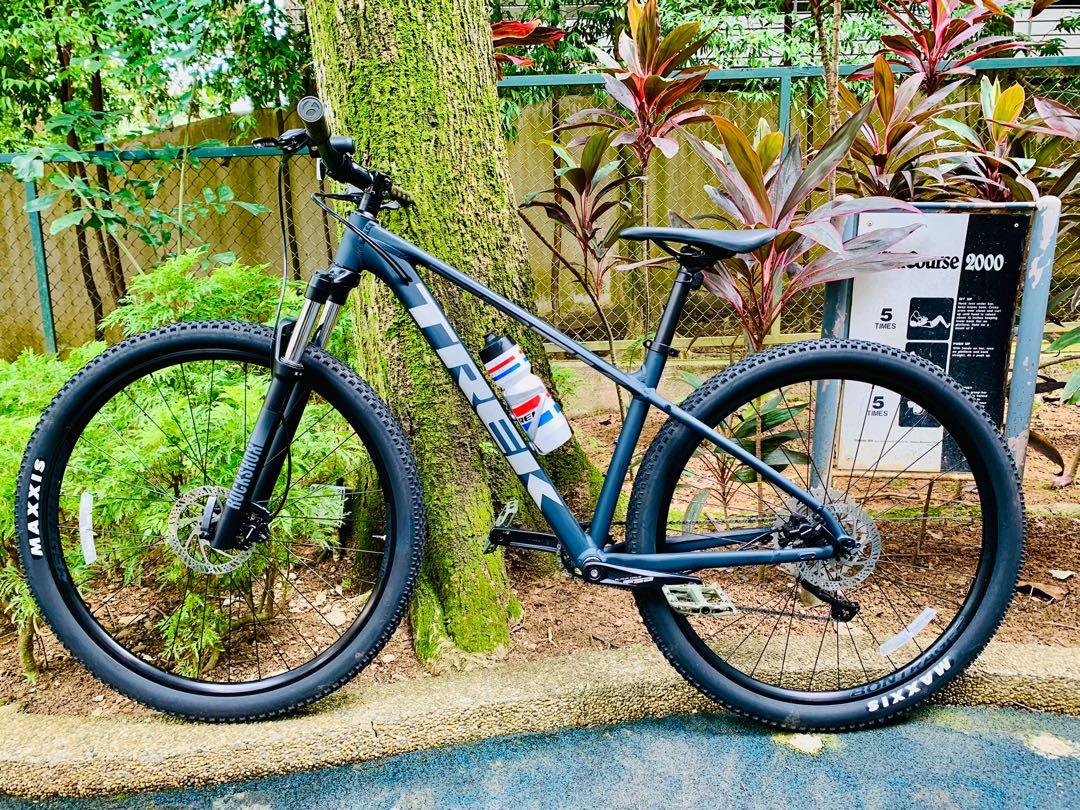 Trek marlin hotsell 7 navy blue