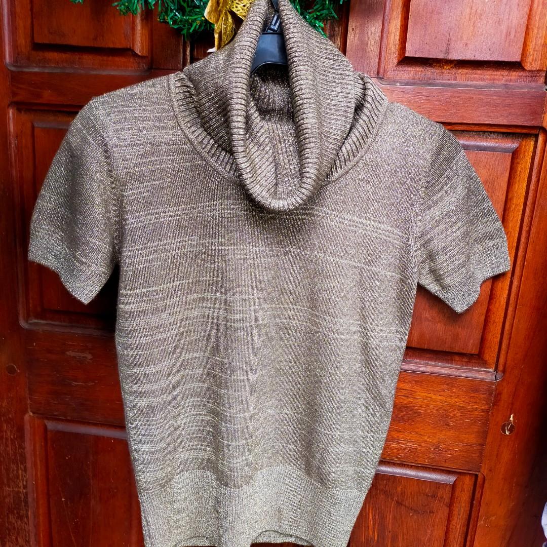 Turtle neck glittery knitted (Category: Blouses) located in Manila. Submitted by buyandbeblessed (Listing ID 1134312823, Image 1). Description: used once S-M.