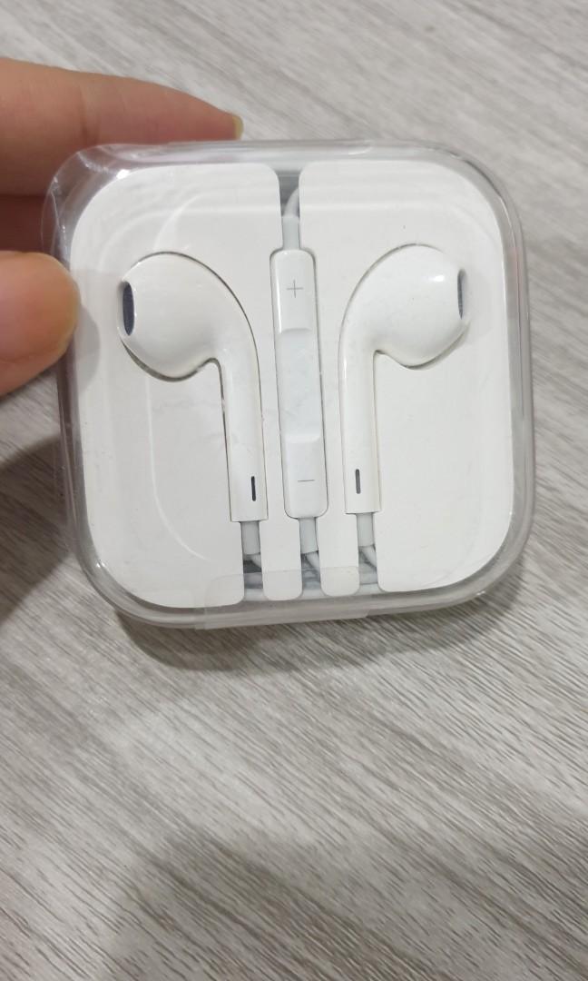Apple Earpods (3.5mm) (Category: Earphones) located in Quezon City. Submitted by rdl09 (Listing ID 1129428020, Image 1). Description: .