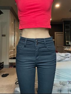 (Category: ) located in . Submitted by highkas.closet (Listing ID 1129299661, Image 1). Description: .
