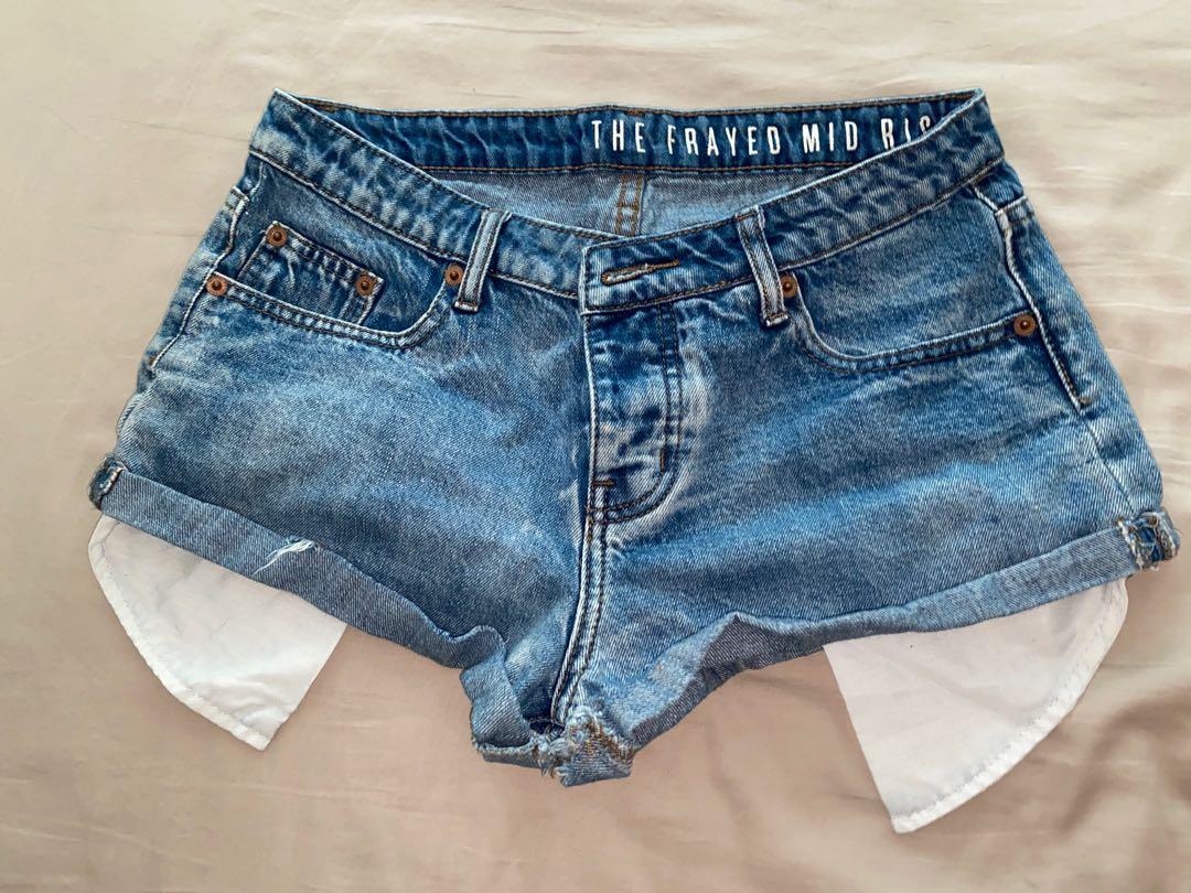 Low rise frayed denim shorts top