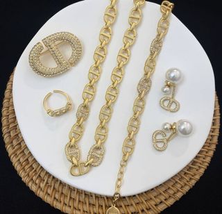 (Category: ) located in . Submitted by japanandsingaporeluxepreloved (Listing ID 1129444847, Image 1). Description: .