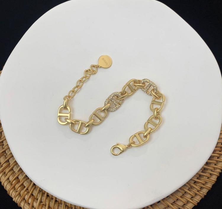 Dior cd necklace, bracelet, brooch, ring& earrings preorder (Category: Necklaces) located in Mandaluyong City. Submitted by japanandsingaporeluxepreloved (Listing ID 1129444847, Image 3). Description: 1888 each Necklace- 2200.